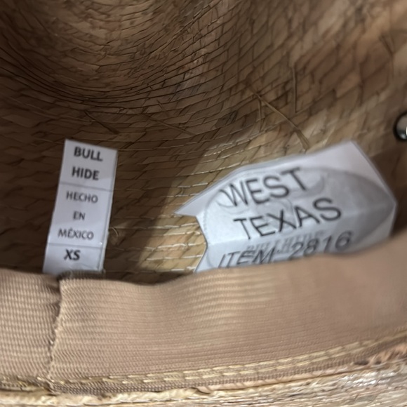 Kids cowboy hat size XS
Bullhide brand
New, never worn - Picture 4 of 4